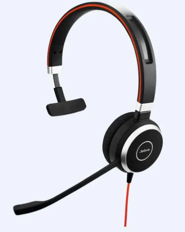 Schwarzes Headset mit Mikrofon und Kabel