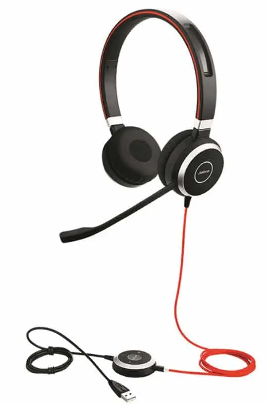 USB-Headset mit Mikrofon und rotem Kabel