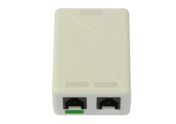 Netzwerkadapter mit zwei RJ45-Anschlüssen.