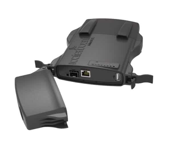 MikroTik RouterBoard mit offenen Anschlüssen