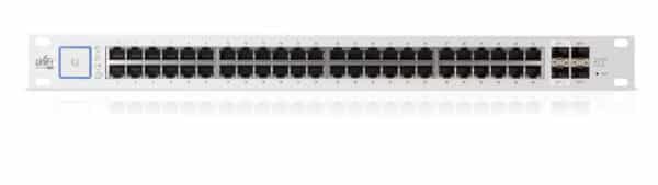 Ubiquiti Netzwerk-Switch mit vielen Ethernet-Anschlüssen.
